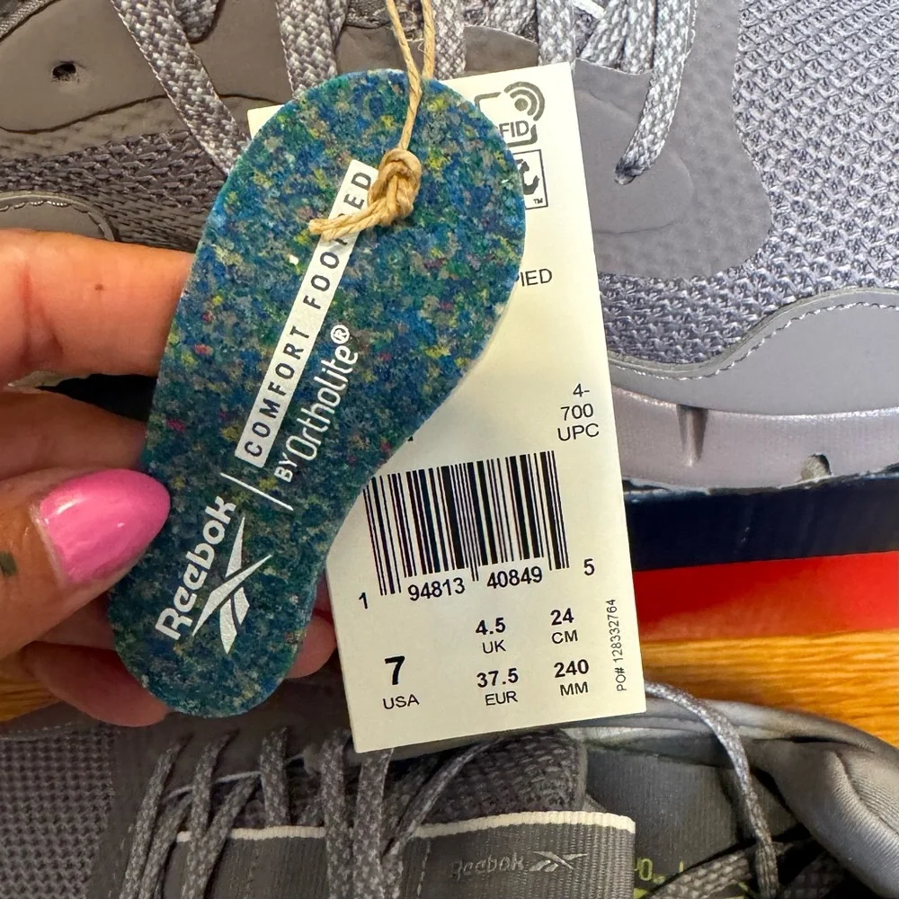 🚫SOLD🚫Reebok Zig Dynamica Sneaker - Women’s size 7 - Picture 3 of 7